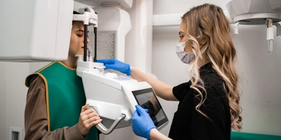 Рентген в стоматологии: виды, задачи и как они помогают вашему лечению
